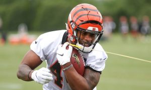 Packers claim Darrin Hall off waivers, c...